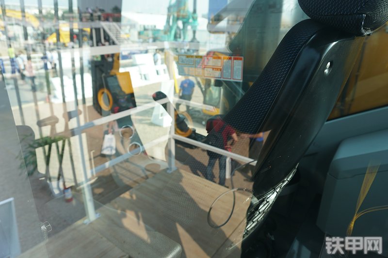 柳工CLG990F挖掘机局部