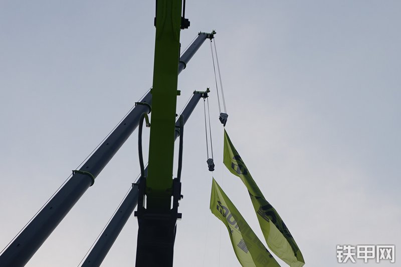 中联重科ZE135E-10挖掘机局部