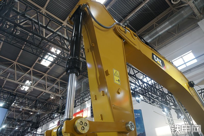 卡特彼勒新一代CAT®345 GC 液压挖掘机局部