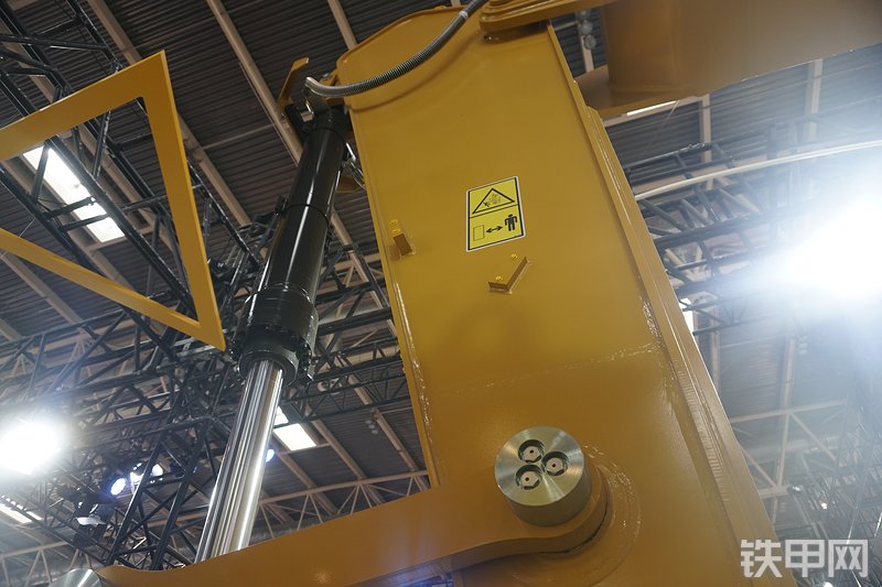 卡特彼勒新一代CAT®345 GC 液压挖掘机局部