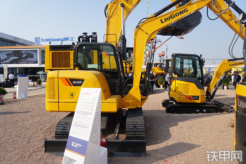 柳工CLG906F挖掘机整机外观