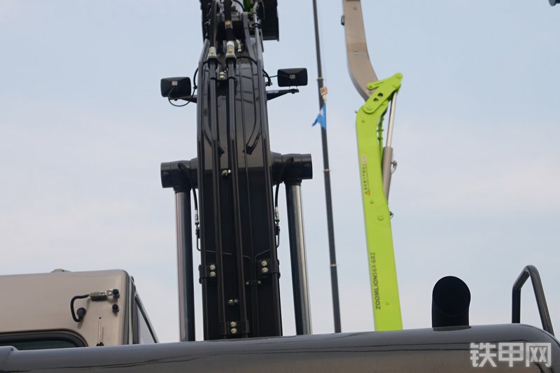 中联重科ZE135E-10挖掘机局部