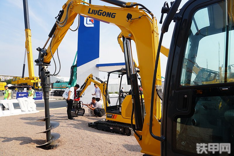 柳工CLG906F挖掘机局部