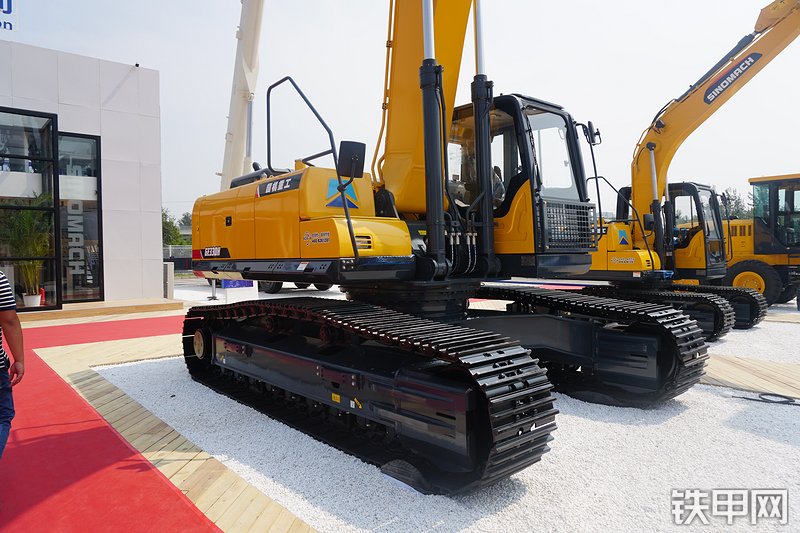 国机重工GE330H挖掘机整机外观