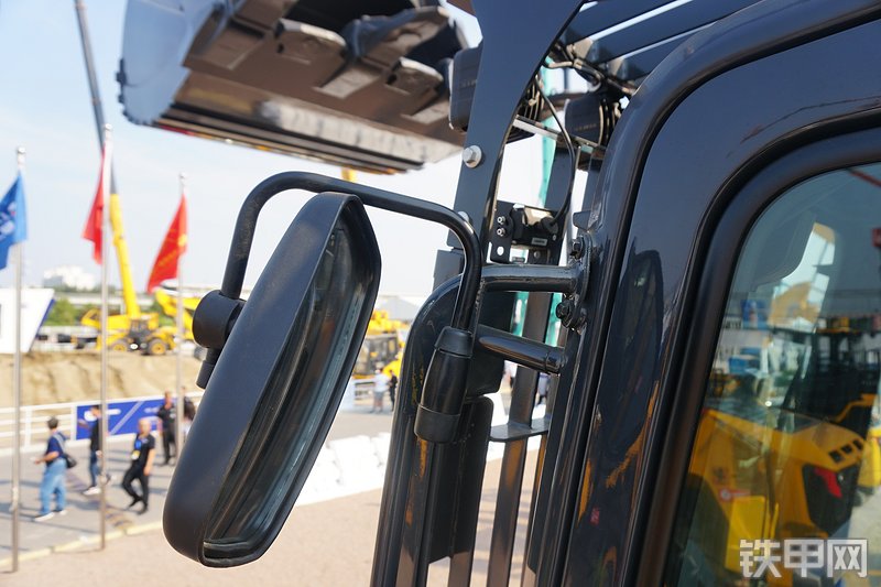 柳工CLG990F挖掘机局部