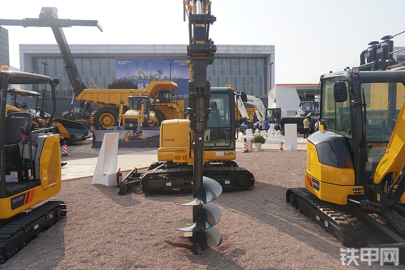 柳工CLG906F挖掘机整机外观