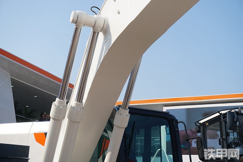 柳工CLG922F-EV挖掘机局部