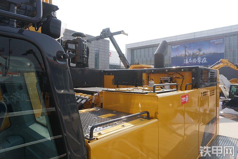 柳工CLG990F挖掘机局部