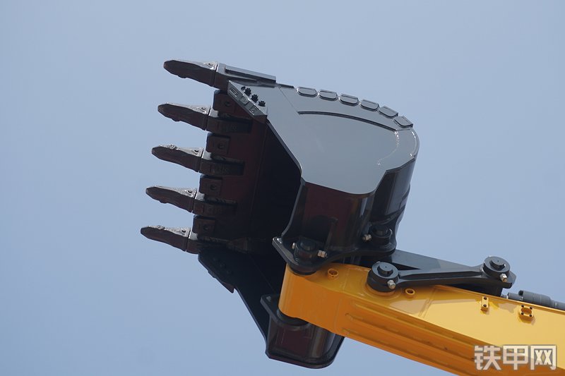 国机重工GE330H挖掘机局部