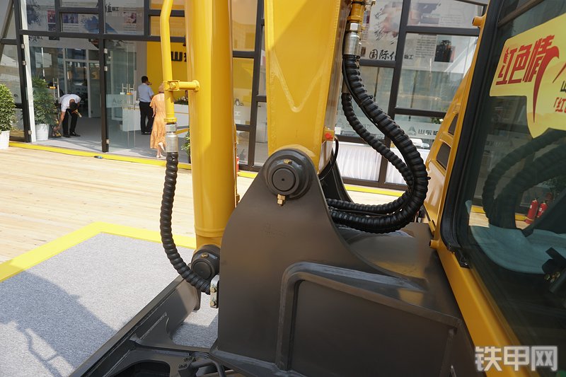 山东临工E655F挖掘机局部