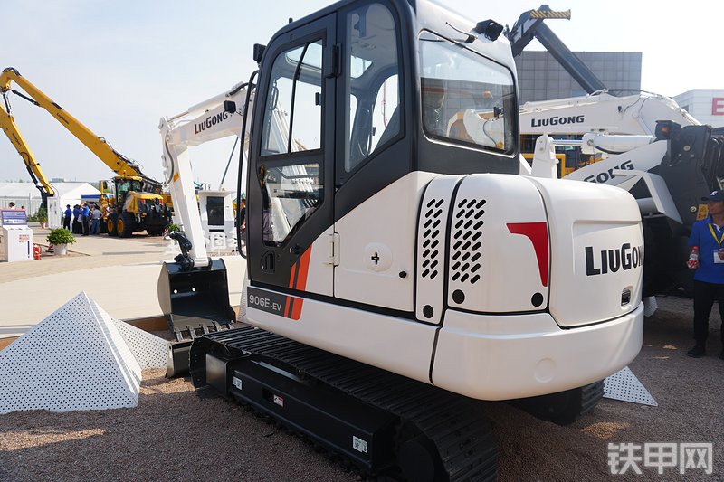 柳工CLG906E-EV挖掘机整机外观