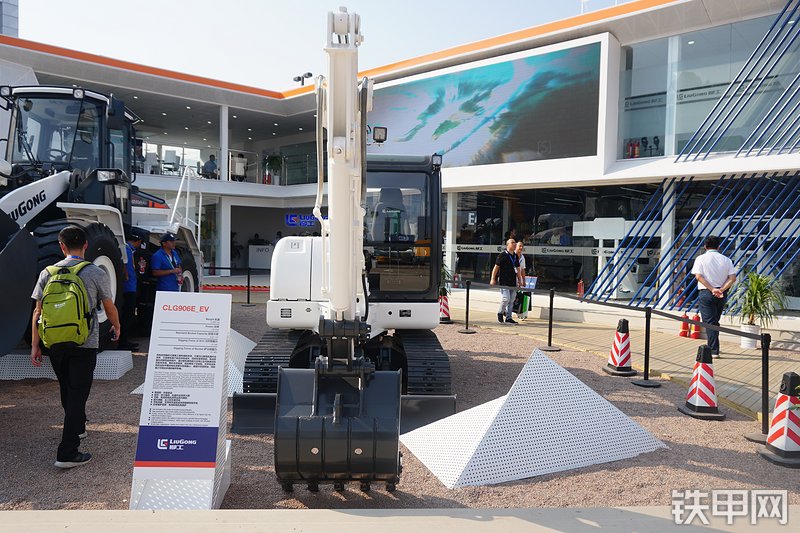 柳工CLG906E-EV挖掘机整机外观