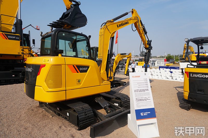 柳工CLG906F挖掘机整机外观