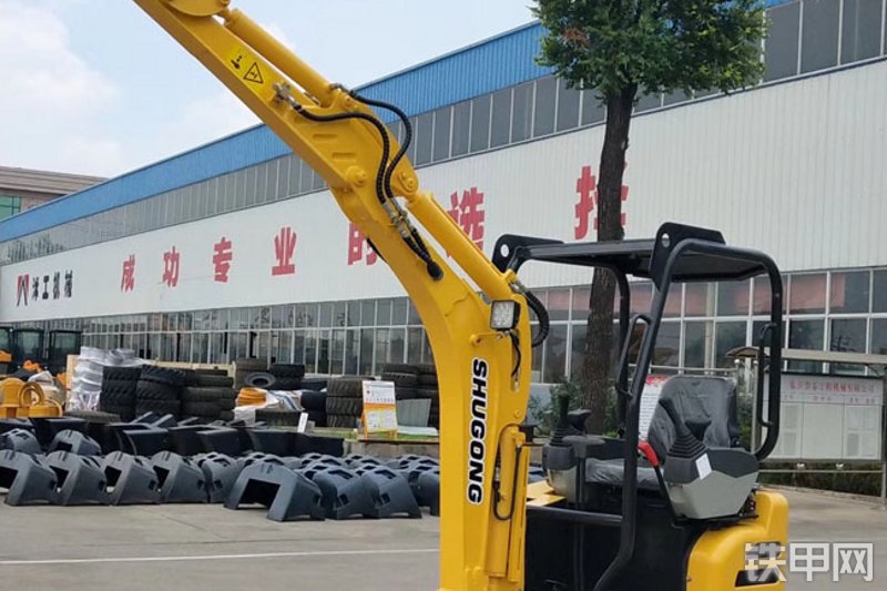 沭工SG8018U挖掘机整机外观