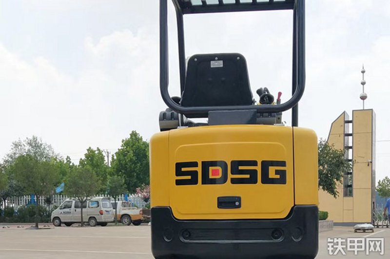 沭工SG8018U挖掘机整机外观