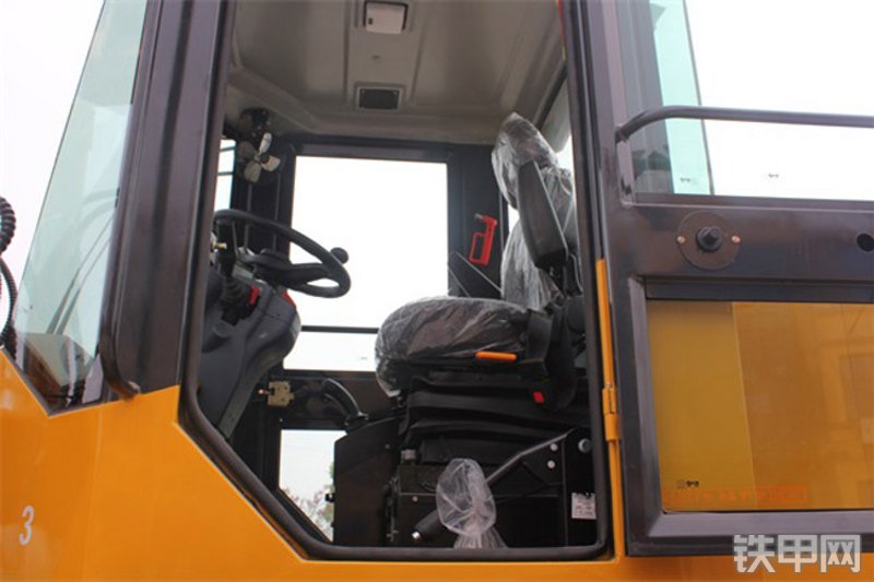 沭工ZL928D装载机整机外观