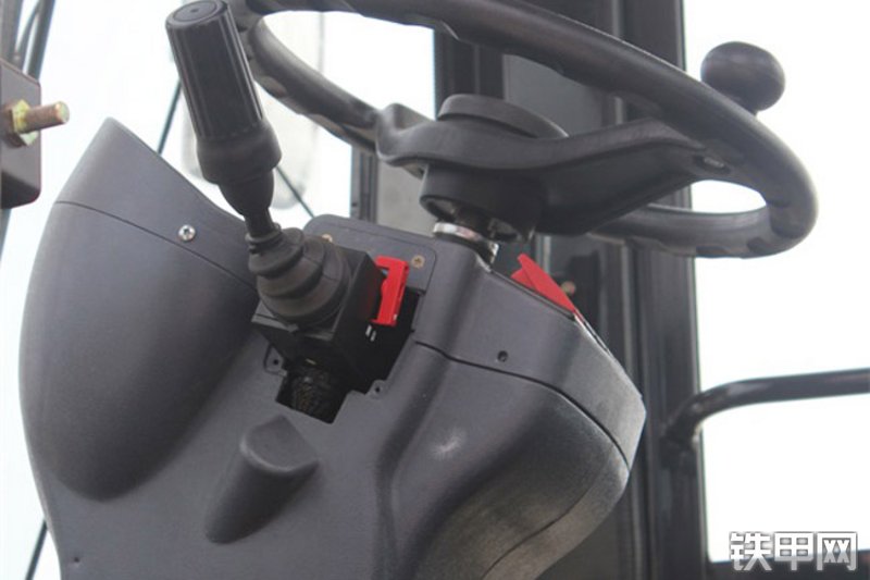 沭工ZL928D装载机整机外观