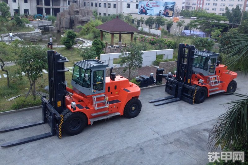 华南重工HNF-250叉车整机外观