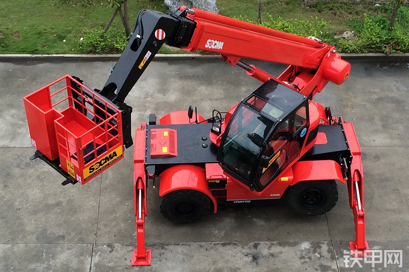 华南重工HNTR40伸缩臂叉车整机外观