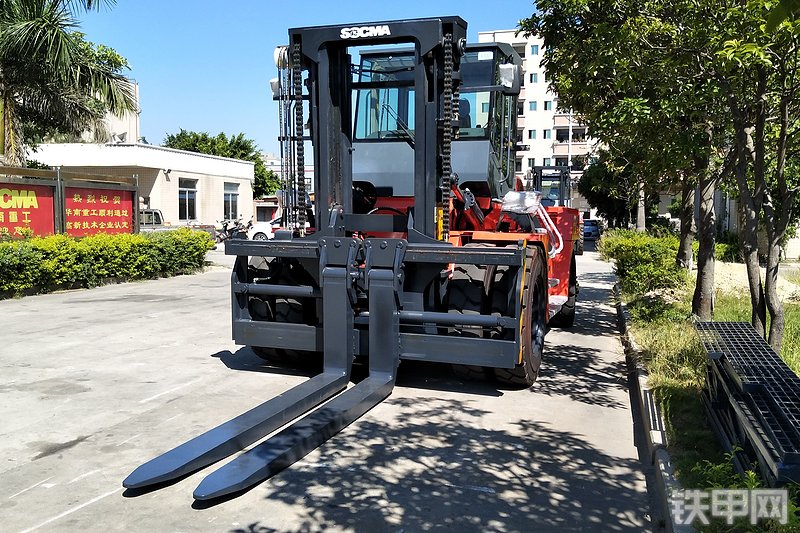 华南重工HNF-180叉车整机外观