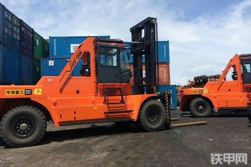 华南重工HNF-280叉车整机外观
