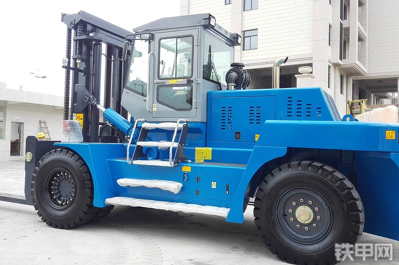 华南重工HNF-200叉车整机外观