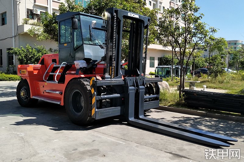 华南重工HNF-180叉车整机外观