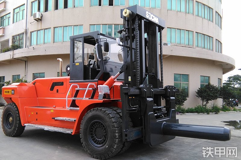 华南重工HNF-300叉车整机外观