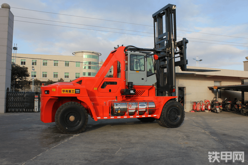 华南重工HNF-320LNG叉车整机外观