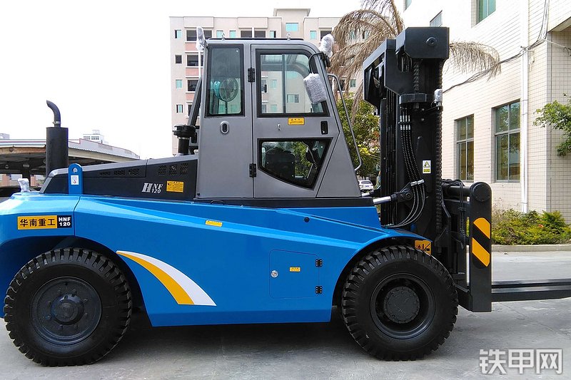 华南重工HNF-120叉车整机外观
