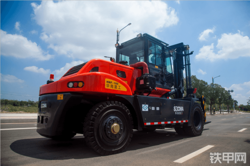 华南重工HNF-160LNG叉车整机外观