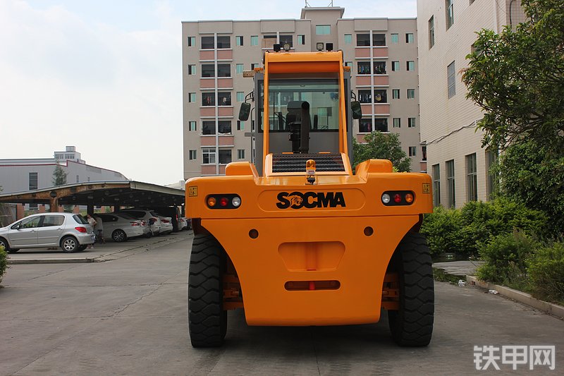 华南重工HNF-320叉车整机外观