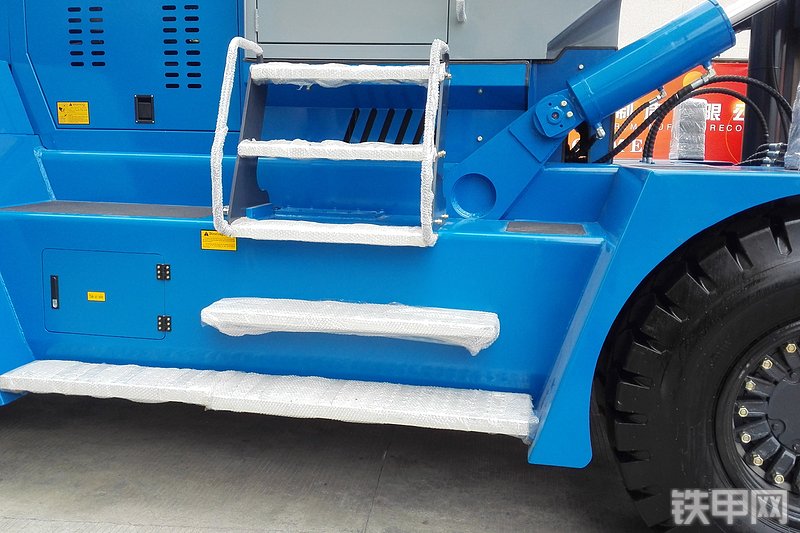 华南重工HNF-200叉车局部