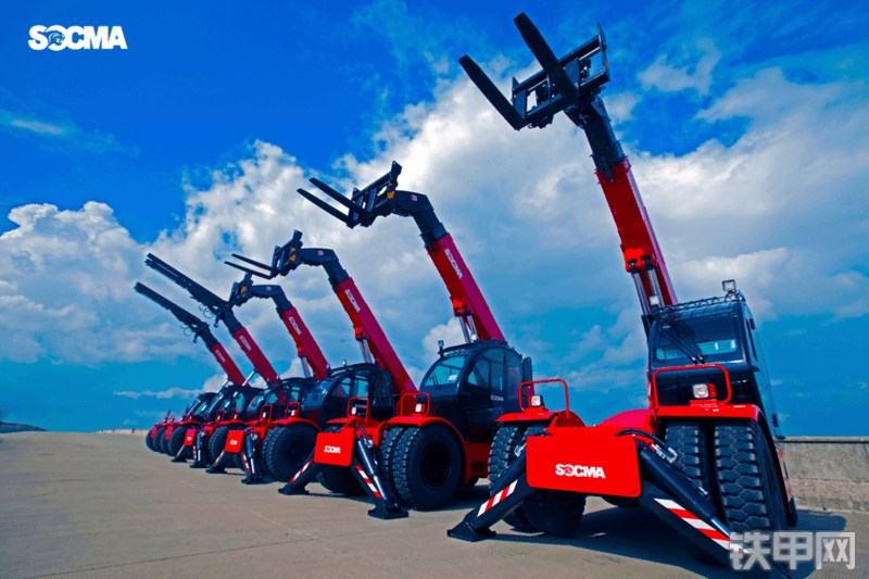 华南重工HNT50-2伸缩臂叉车整机外观