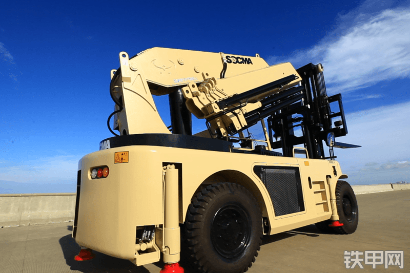 华南重工HNFC120-450叉车整机外观