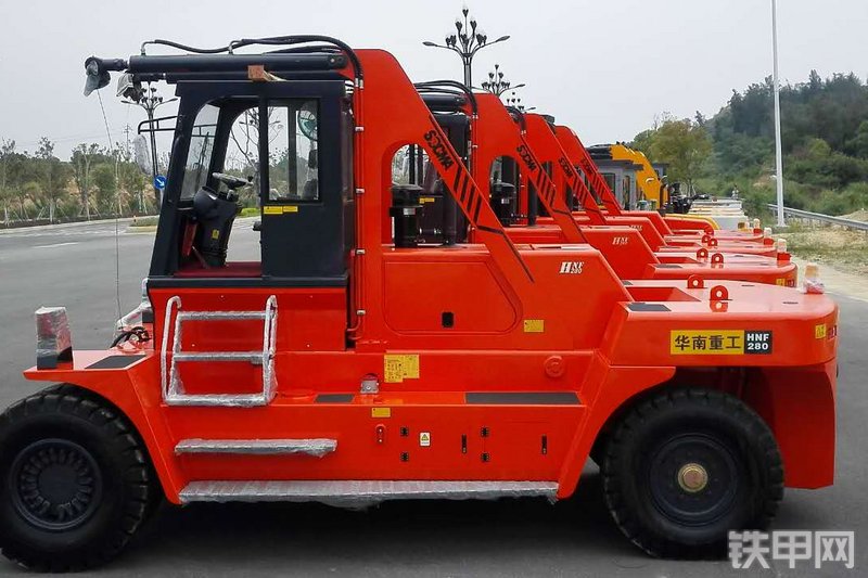 华南重工HNF-280叉车整机外观