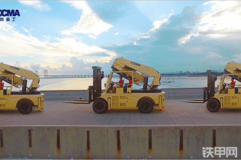 华南重工HNFC120-450叉车整机外观