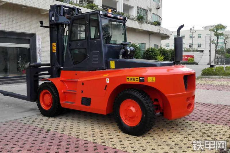 华南重工HNF-135叉车整机外观