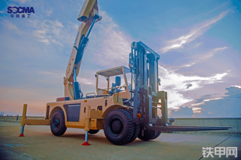 华南重工HNFC120-450叉车整机外观