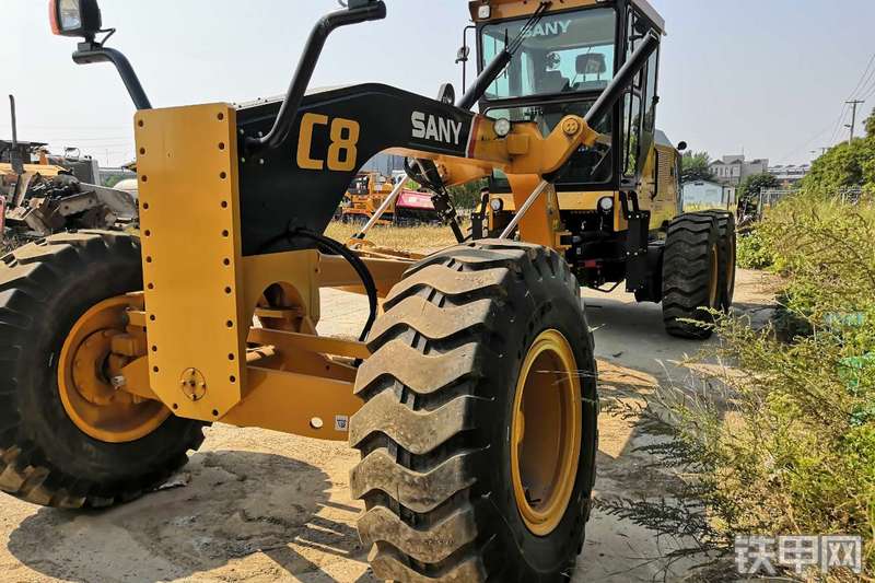 三一重工STG170C-8平地机整机外观