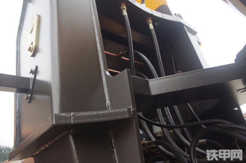 岛宇机械ZL948装载机局部