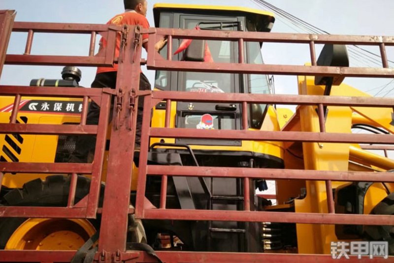 永保机械933装载机整机外观