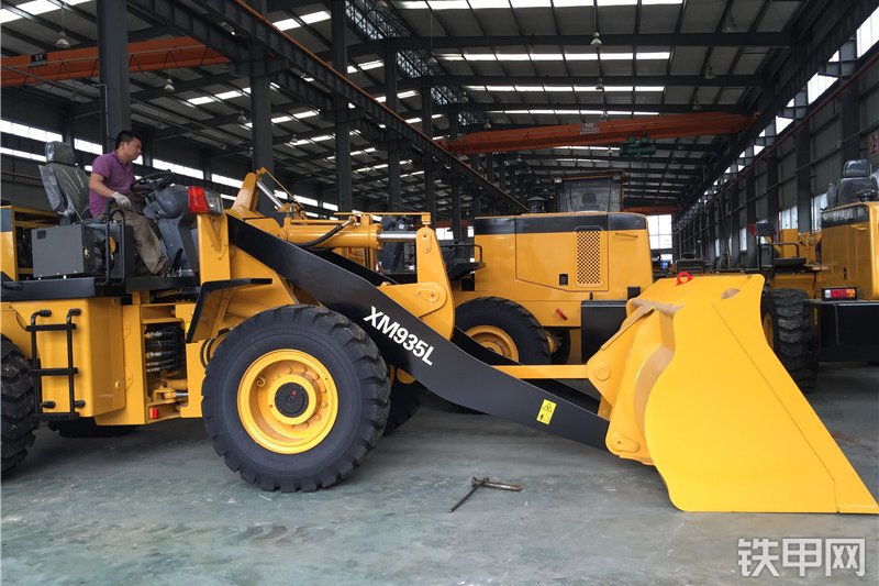 厦金机械XM935L装载机整机外观