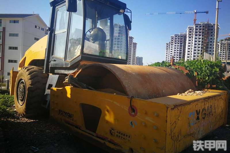 厦工XG6205M-I 压路机整机外观