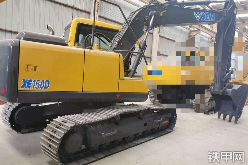 挖必达XEIM240D挖掘机整机外观