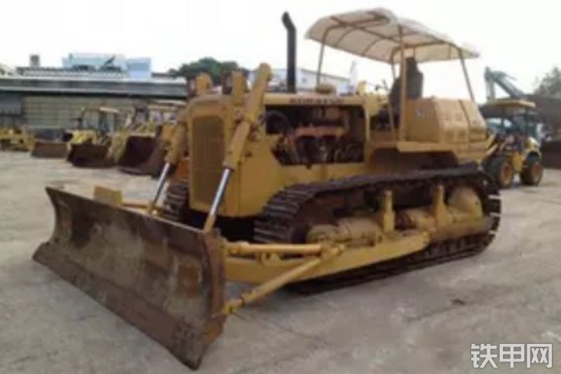 小松D60-8推土机整机外观