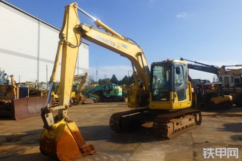 小松PC138US-8挖掘机整机外观