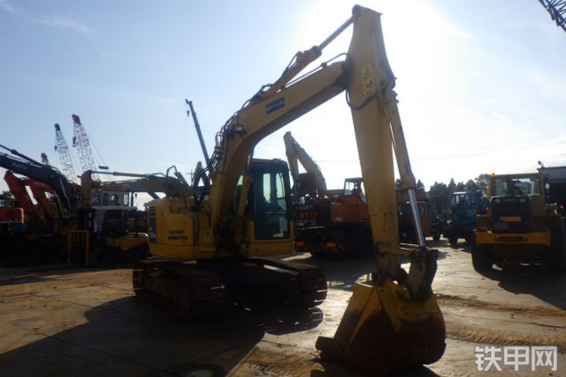 小松PC138US-8挖掘机整机外观