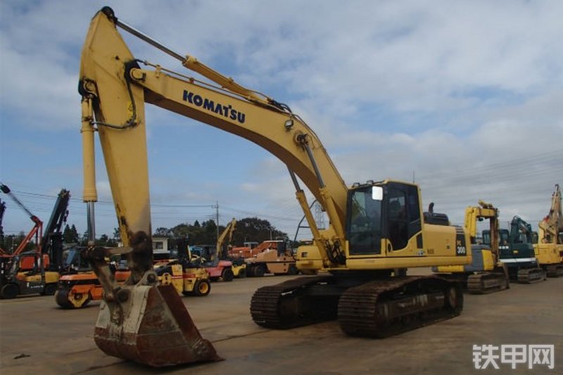 小松PC300-8挖掘机整机外观