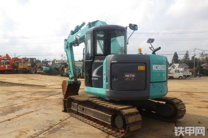 神钢SK75UR-5挖掘机整机外观